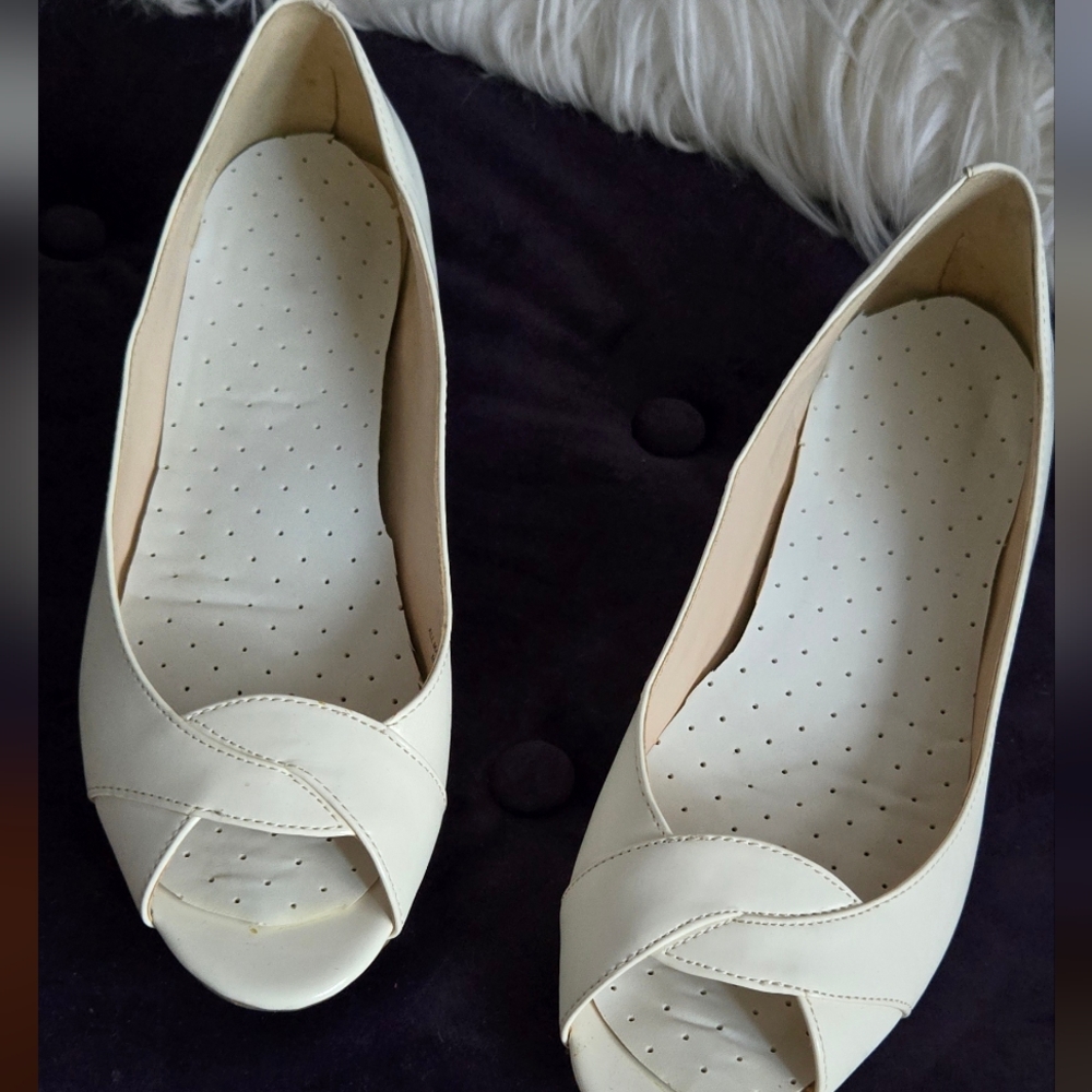 Elegant Cream Peep-Toe Women's Shoes